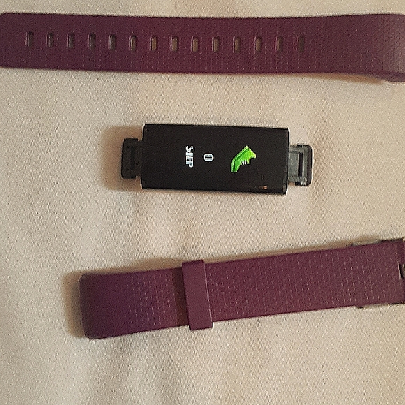 Fitness Tracker with runmifit app Dark purple adjustable band, has many uses - Picture 3 of 5